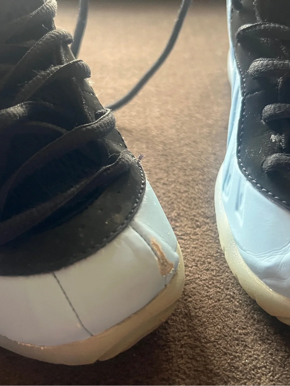 Nike Kids Black and Light Blue Low-Top Sneakers